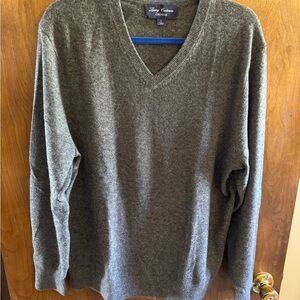 Men’s Gray V-Neck Cashmere Sweater